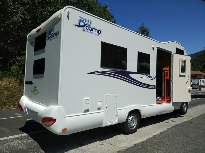 Autocaravana adaptada movilidad reducida discapacidad Blucamp Sky Free Autocaravana adaptada para silla de ruedas Blucamp Sky Free