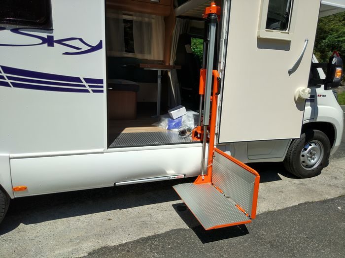 Autocaravana adaptada movilidad reducida discapacidad Blucamp Sky Free Autocaravana adaptada para silla de ruedas Blucamp Sky Free