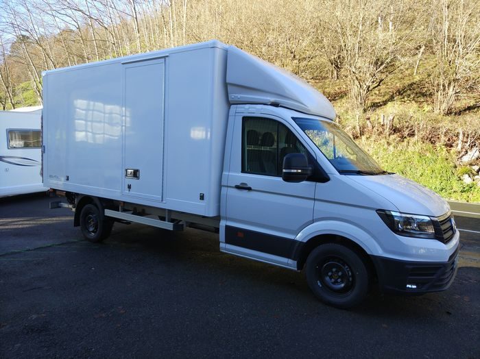 Furgón de carga Volkswagen Crafter con plataforma elevadora