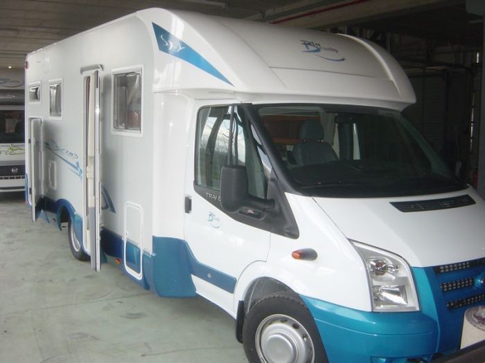 Autocaravana de 4 plazas Blucamp Sky 220