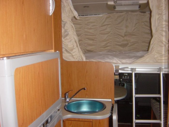 Autocaravana de 4 plazas Blucamp Sky 220 Autocaravana de 4 plazas Blucamp Sky 220