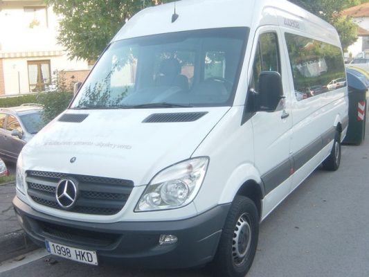 Minibús Mercedes Sprinter con 9 literas