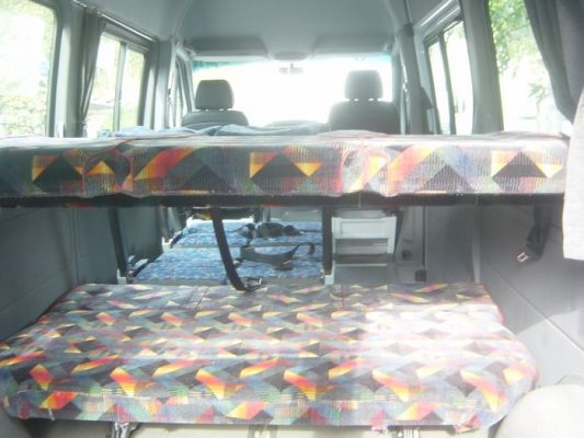 Minibús Mercedes Sprinter con 9 literas Minibús Mercedes Sprinter con 9 literas