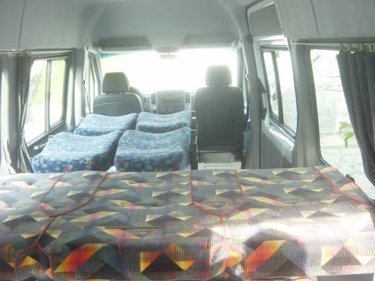 Minibús Mercedes Sprinter con 9 literas Minibús Mercedes Sprinter con 9 literas