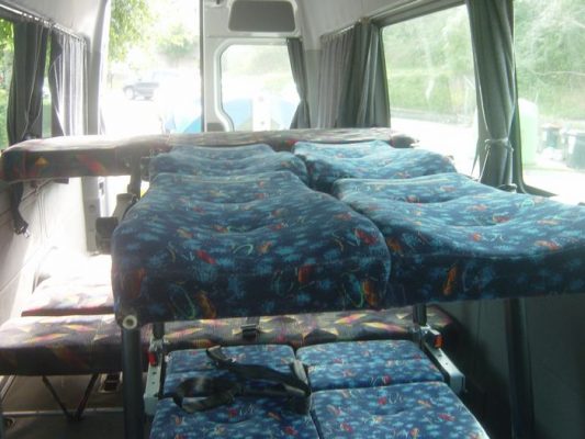 Minibús Mercedes Sprinter con 9 literas Minibús Mercedes Sprinter con 9 literas