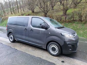 Furgoneta de pasajeros Citroën Jumpy en alquiler